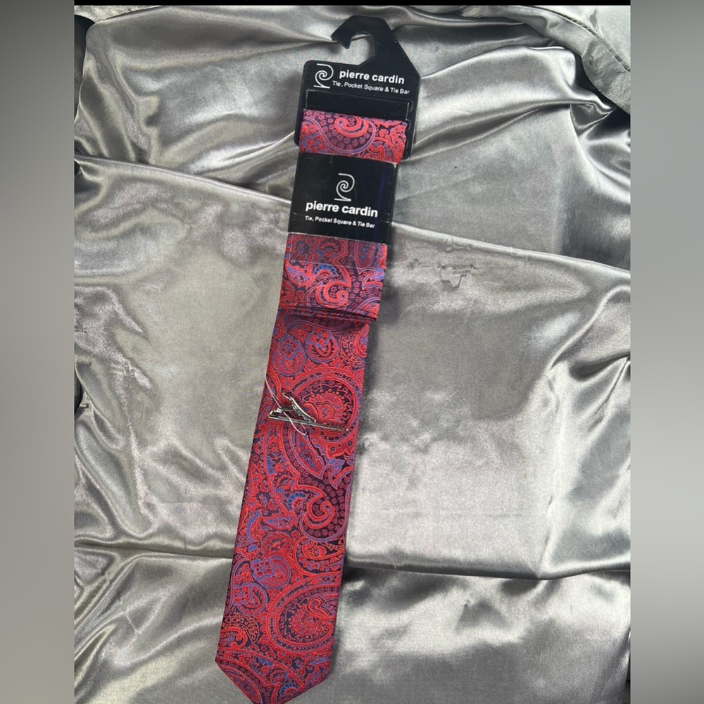 Pierre Cardin 3 piece Set Red Paisley Tie / Pocket Square / Bar Homecoming Dance